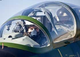 苏-25攻击机换上数码迷彩进行飞行(1)